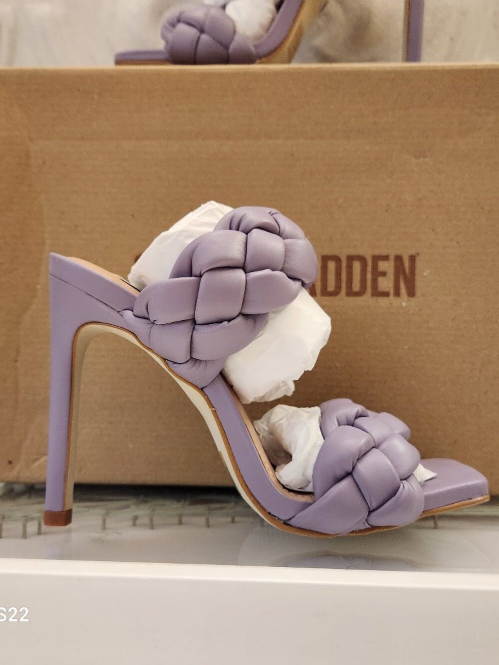 Steve Madden "Kenley" Lavender Heeled sandals. NIB. Size 6